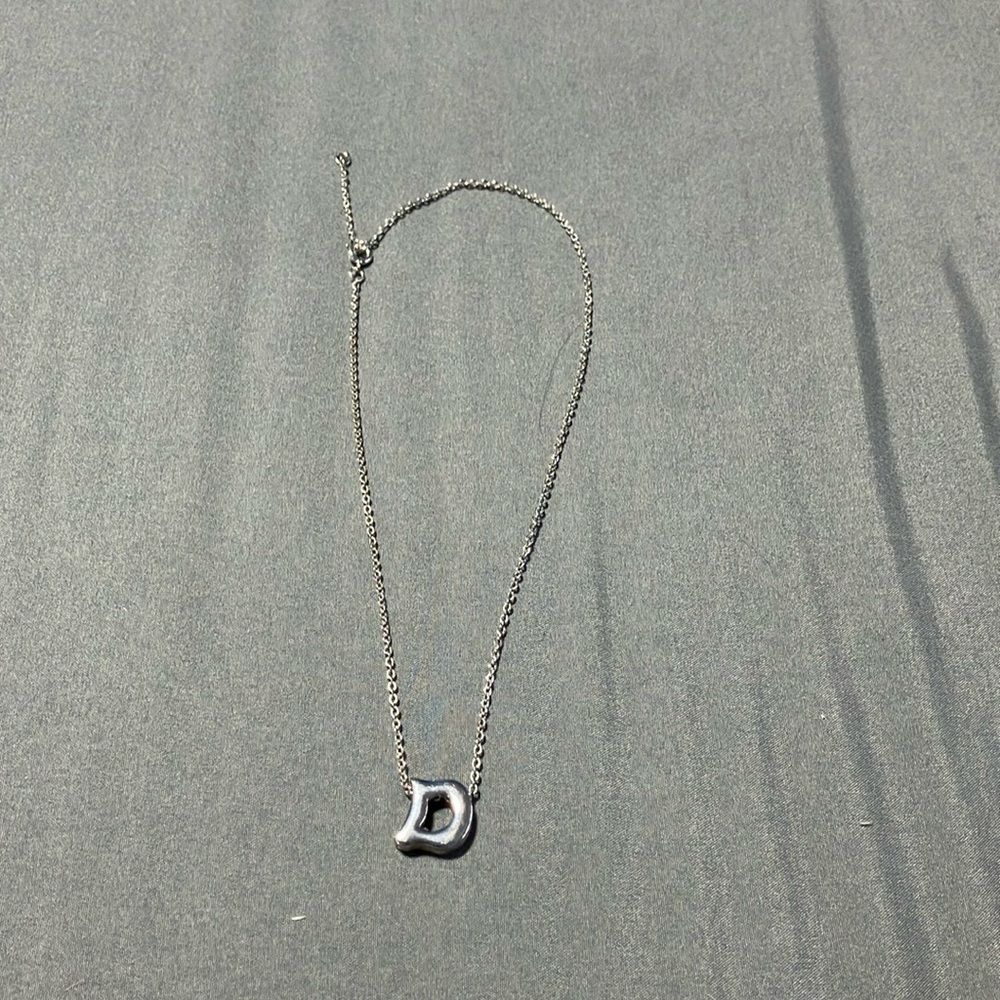 Beautiful Sarah silver tone necklace 16” 18”